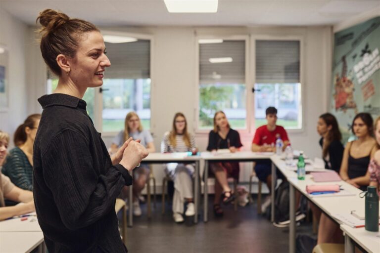 Standard French courses in Ifalpes Annecy