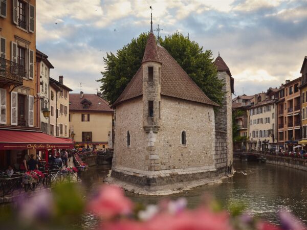 French summer courses in Annecy
