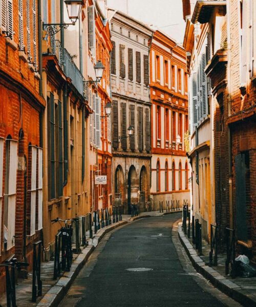 Streeet view of french language school