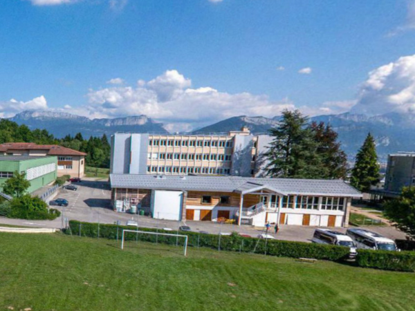 Iseta French  Summer camp Accommodation in Annecy